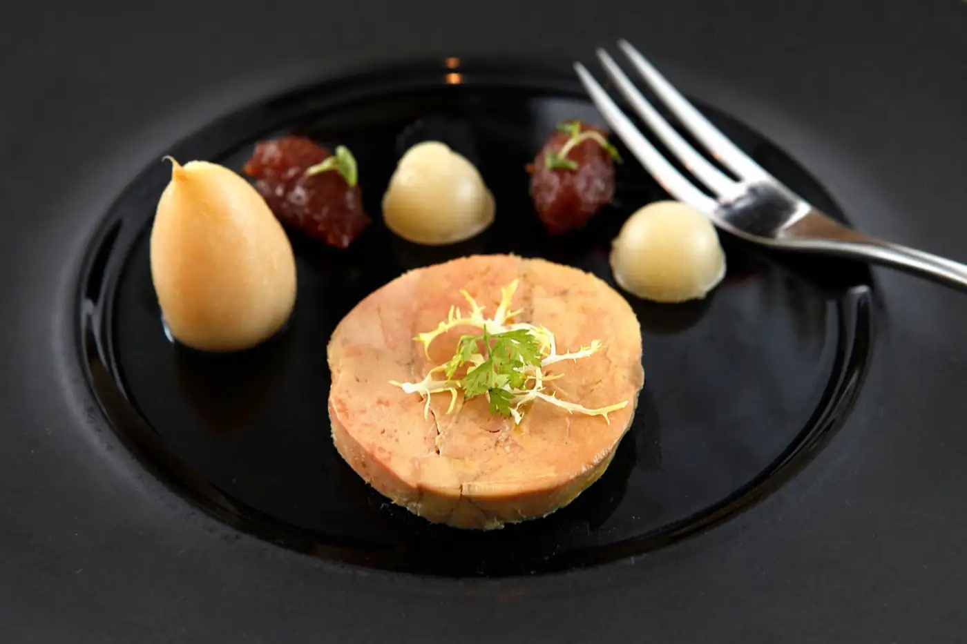 Du foie gras servi à l'assiette.