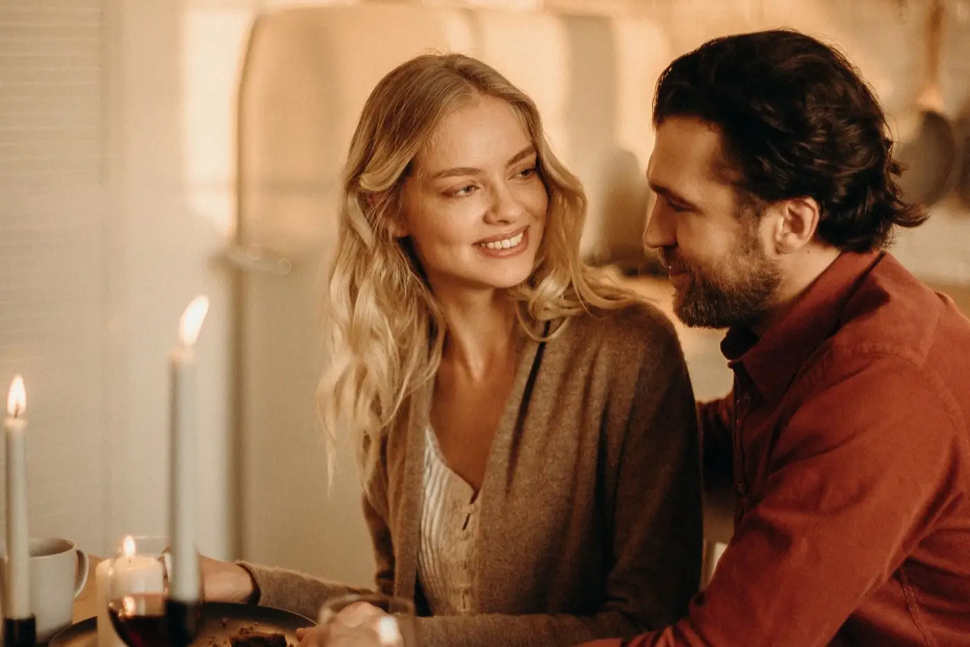 Un dîner en amoureux à la bougie.