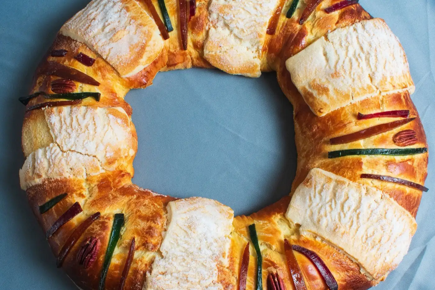 Une couronne briochée de l'Épiphanie.